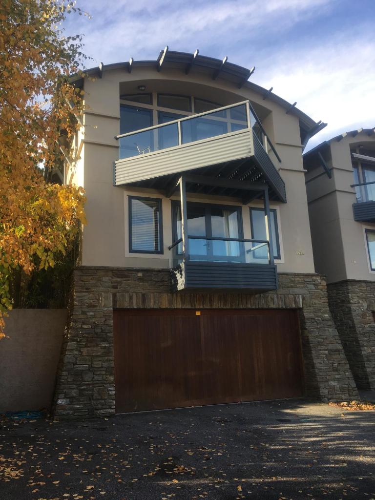 Luxury on Lakeside photo 1