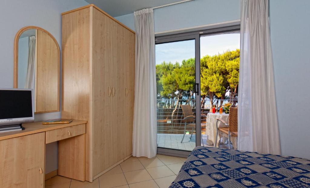 Hotel Antares photo 1
