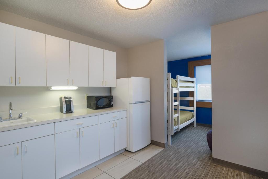 Holiday Inn Express Hotel Howe / Sturgis, an IHG Hotel photo 3