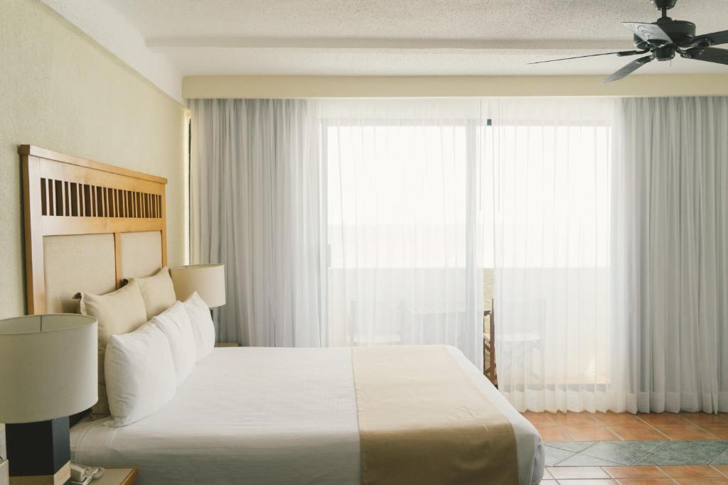 Сьюит (Полулюкс), Hotel NYX Cancun