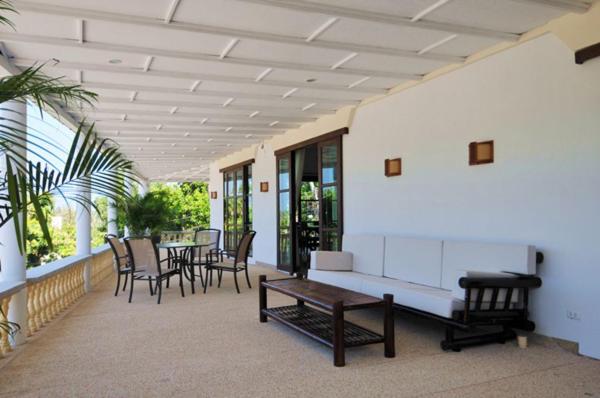 Surin villa photo 3