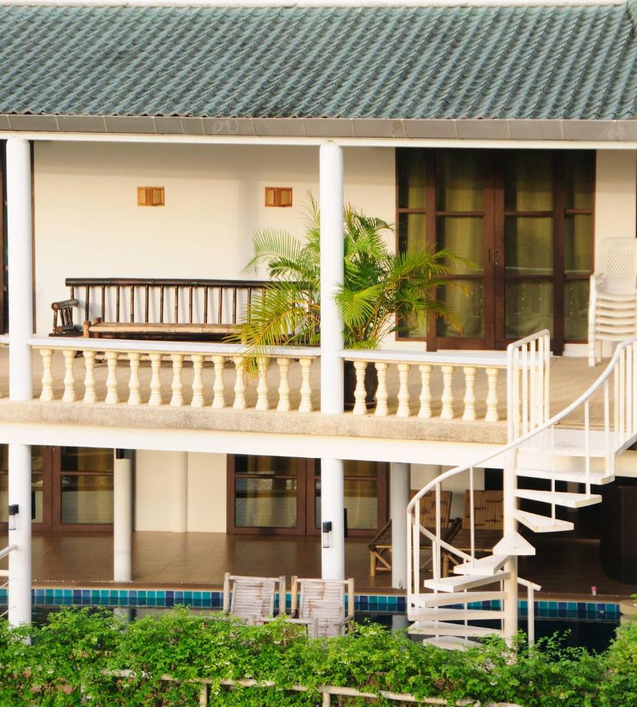 Surin villa photo 2