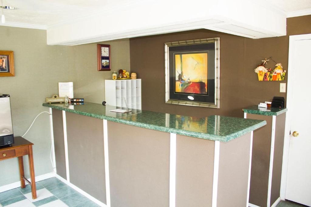 Budget Inn photo 1