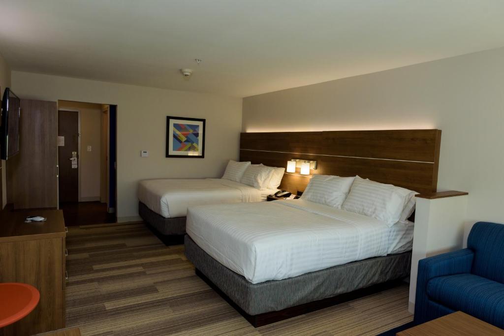 Holiday Inn Express & Suites McKinney - Frisco East, an IHG Hotel photo 1