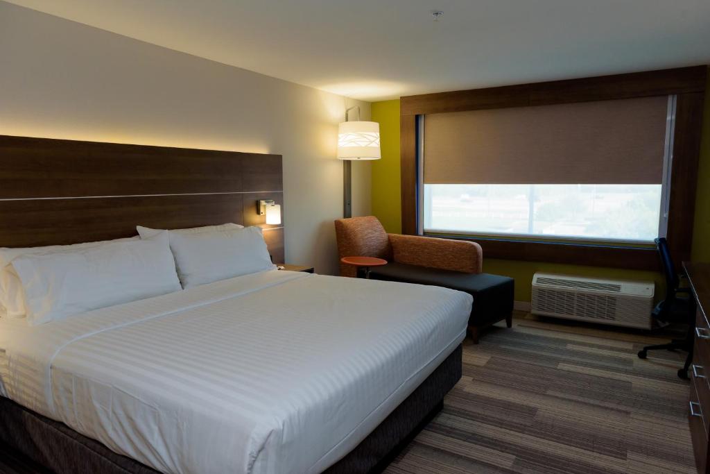 Holiday Inn Express & Suites McKinney - Frisco East, an IHG Hotel photo 2