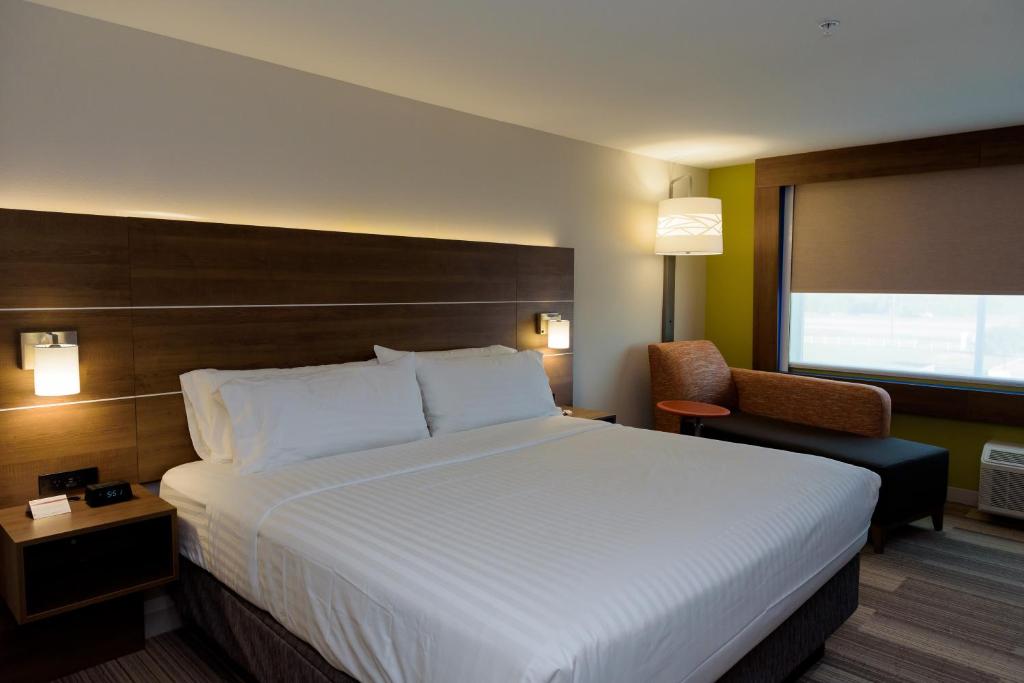 Holiday Inn Express & Suites McKinney - Frisco East, an IHG Hotel photo 4
