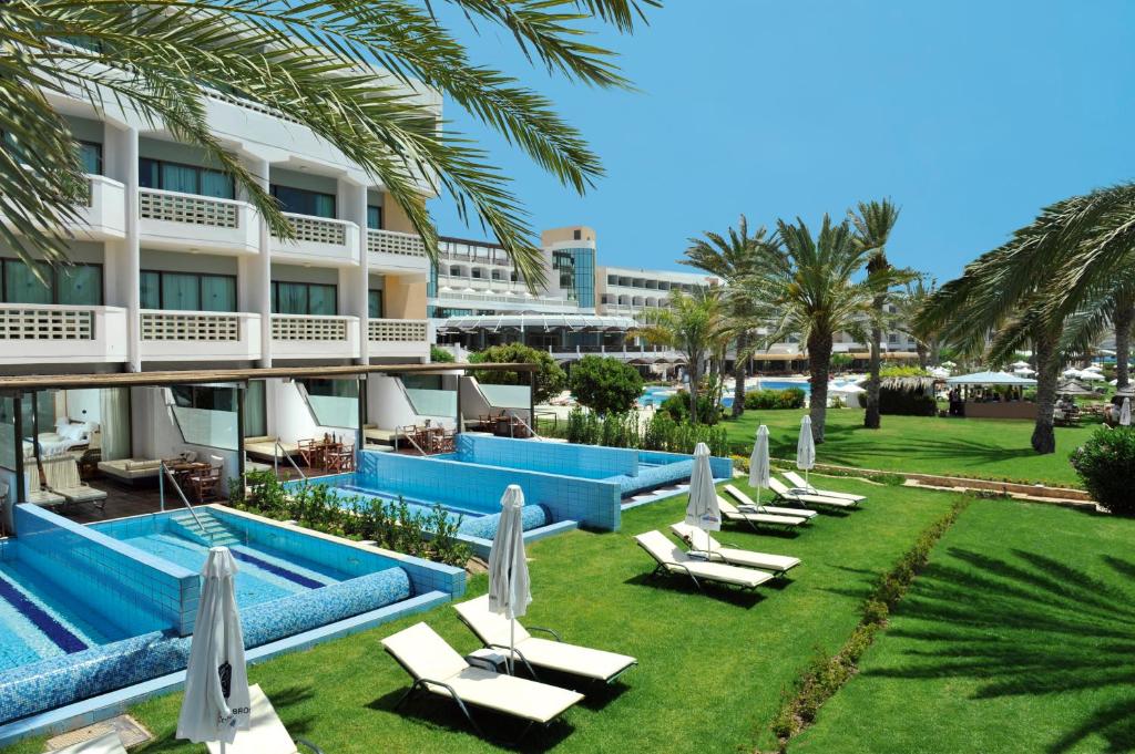 Constantinou Bros Athena Beach Hotel photo 3