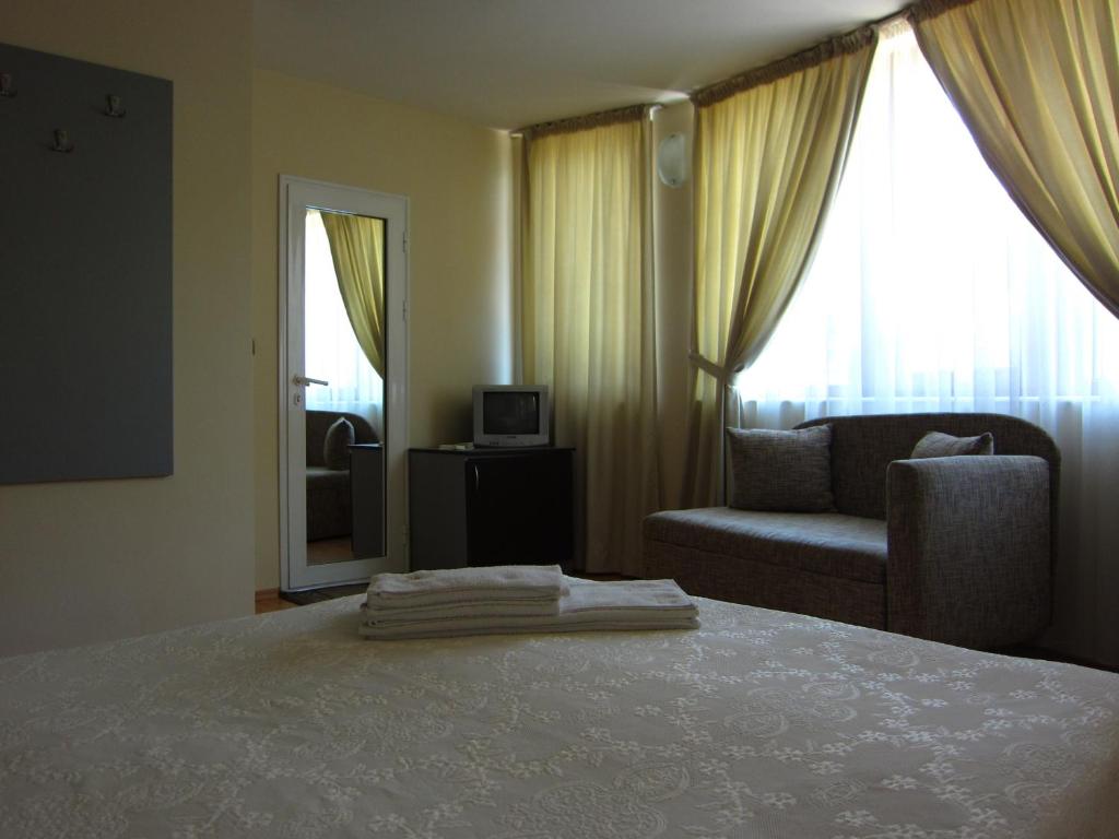 Трехместный (Трехместный номер с балконом), Family Hotel Bistritsa