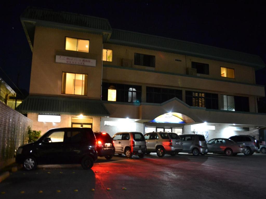 West Plaza Desekel photo 2