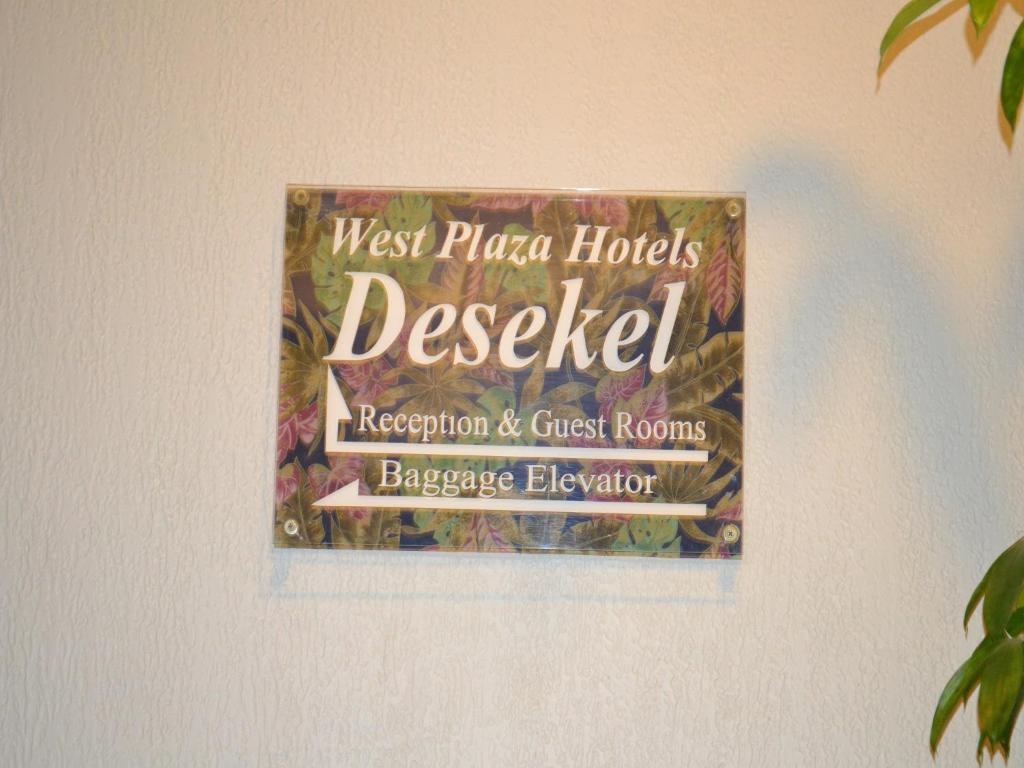 West Plaza Desekel photo 1