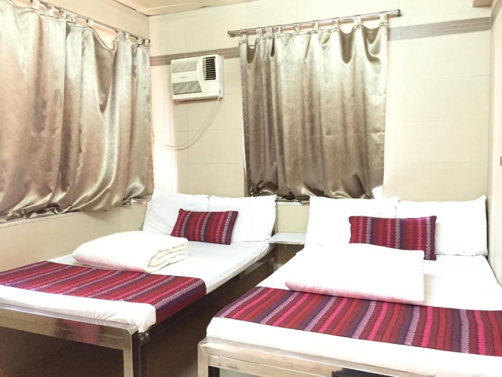 Четырехместный (Двухместный номер с 2 двуспальными кроватями), Osaka Hostel