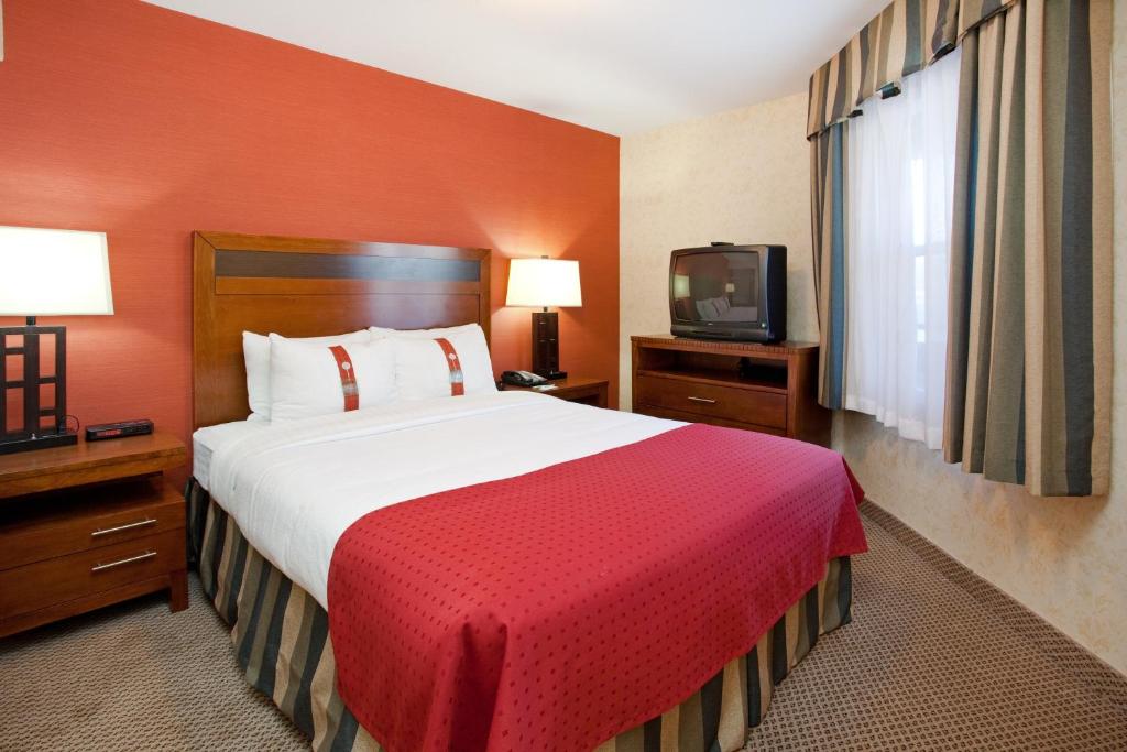 Holiday Inn Hotel & Suites Osoyoos, an IHG Hotel photo 3