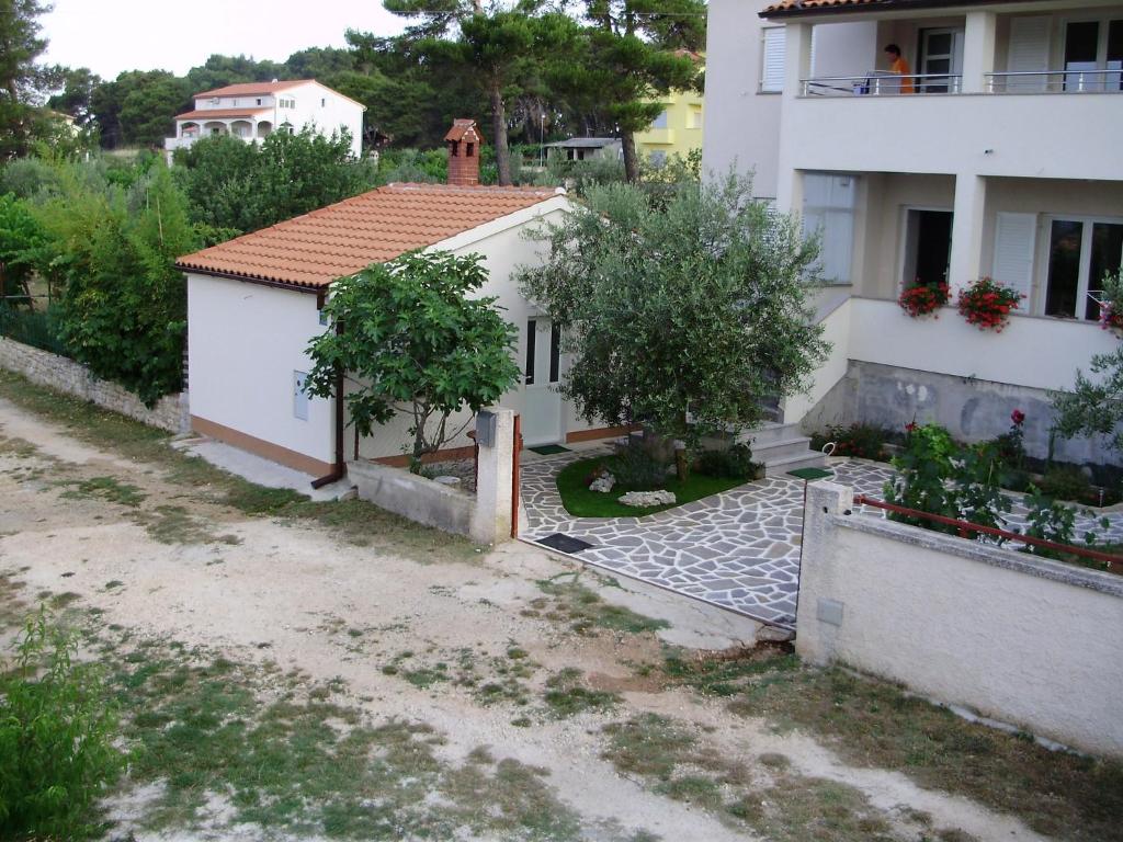 Leca- small house photo 1