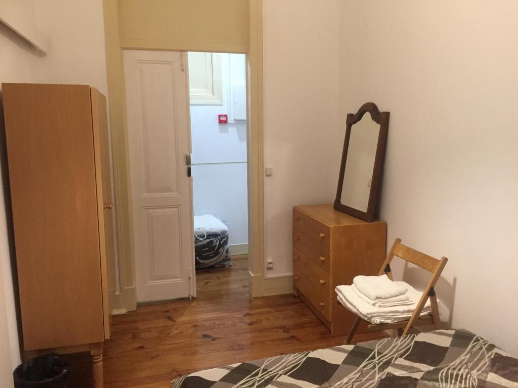 Двухместный (Двухместный номер с 1 кроватью и общей ванной комнатой), Residência Almirante