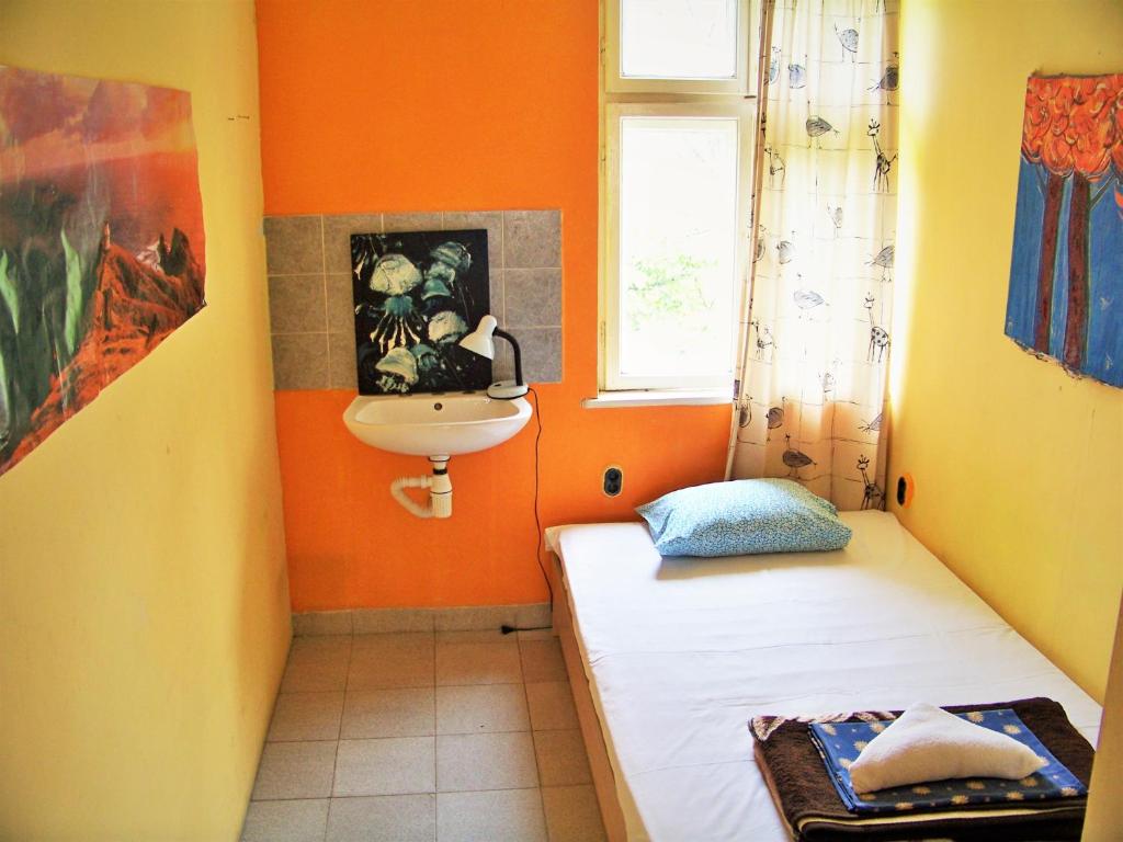 Одноместный (Одноместный номер с общей ванной комнатой), Yo Ho Hostel