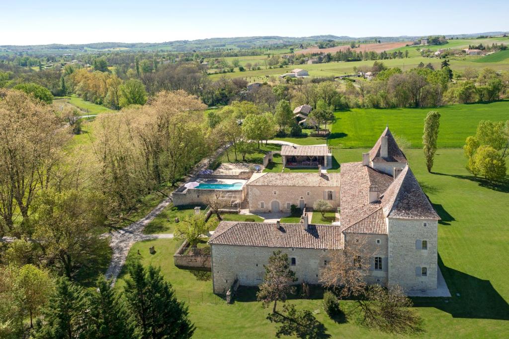 Chateau Secretary photo 4