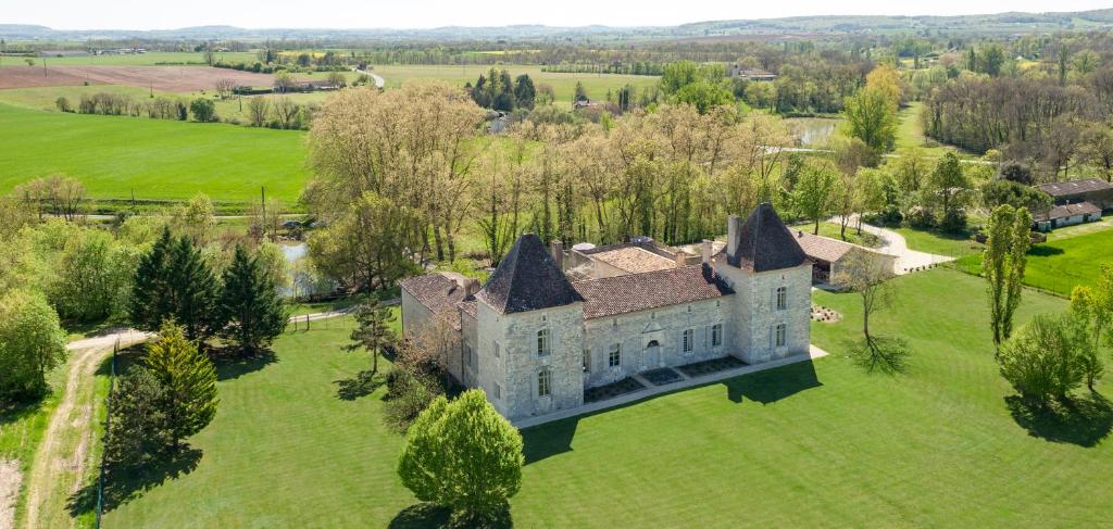 Chateau Secretary photo 3