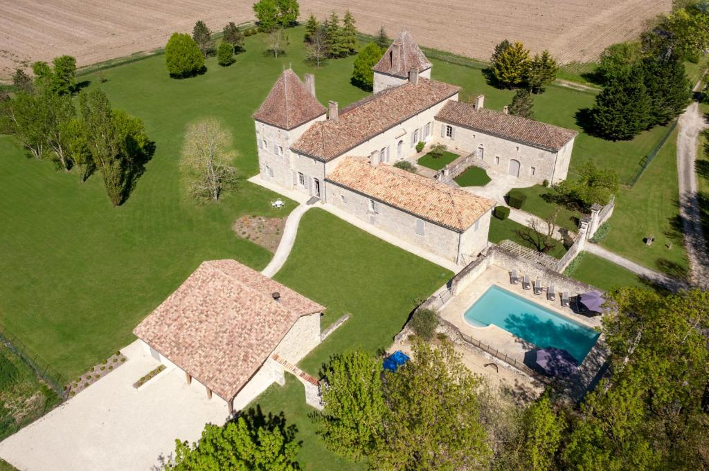 Chateau Secretary photo 2