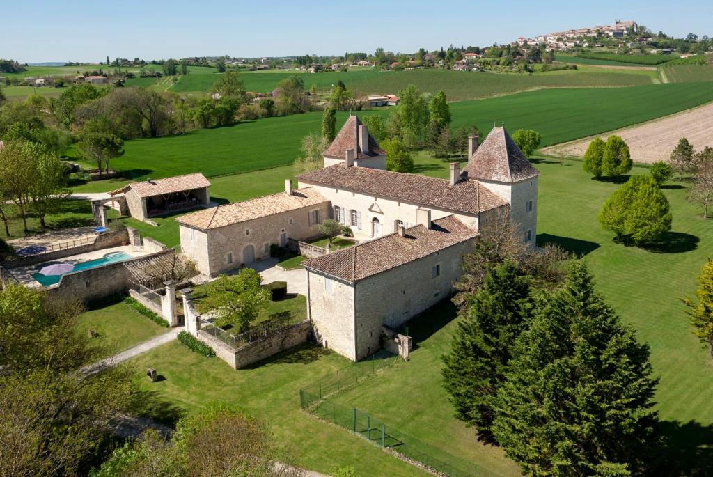 Chateau Secretary photo 1