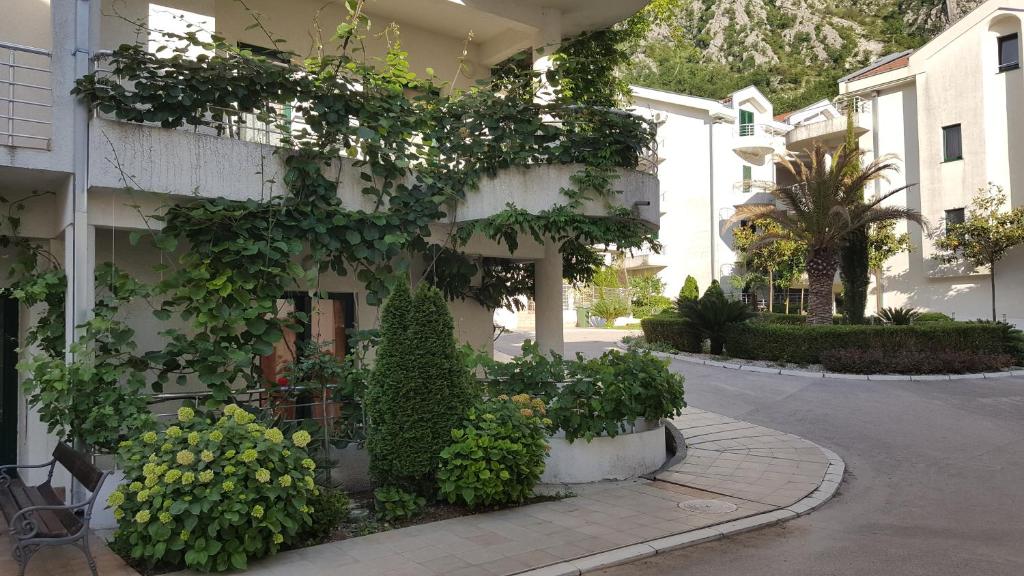 Roman Gardens Studio Apartment photo 4
