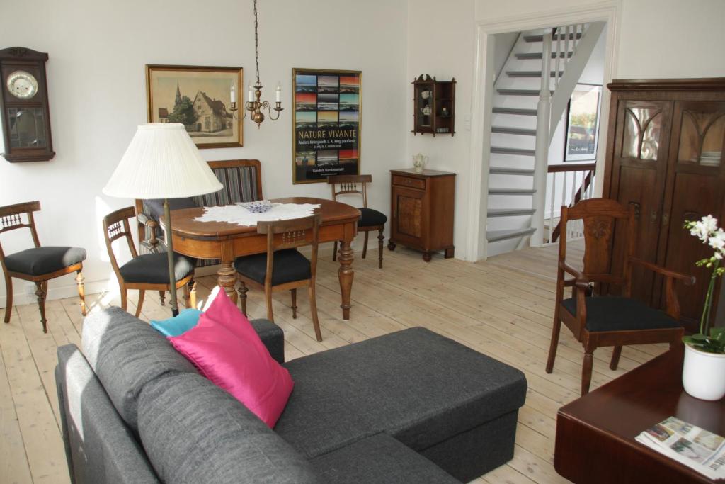 Apartment 4 photo 1