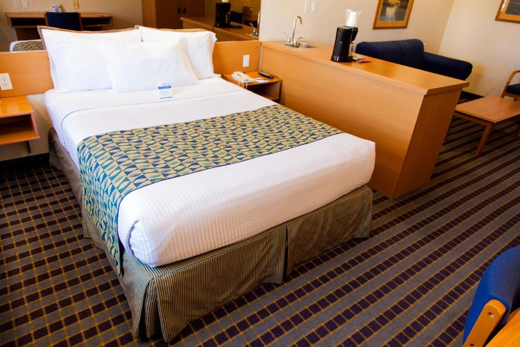 Microtel Inn & Suites by Wyndham Chihuahua photo 3