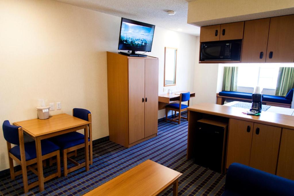 Microtel Inn & Suites by Wyndham Chihuahua photo 4