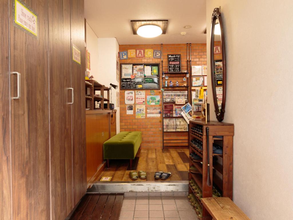 J-Hoppers Hiroshima Guesthouse photo 3