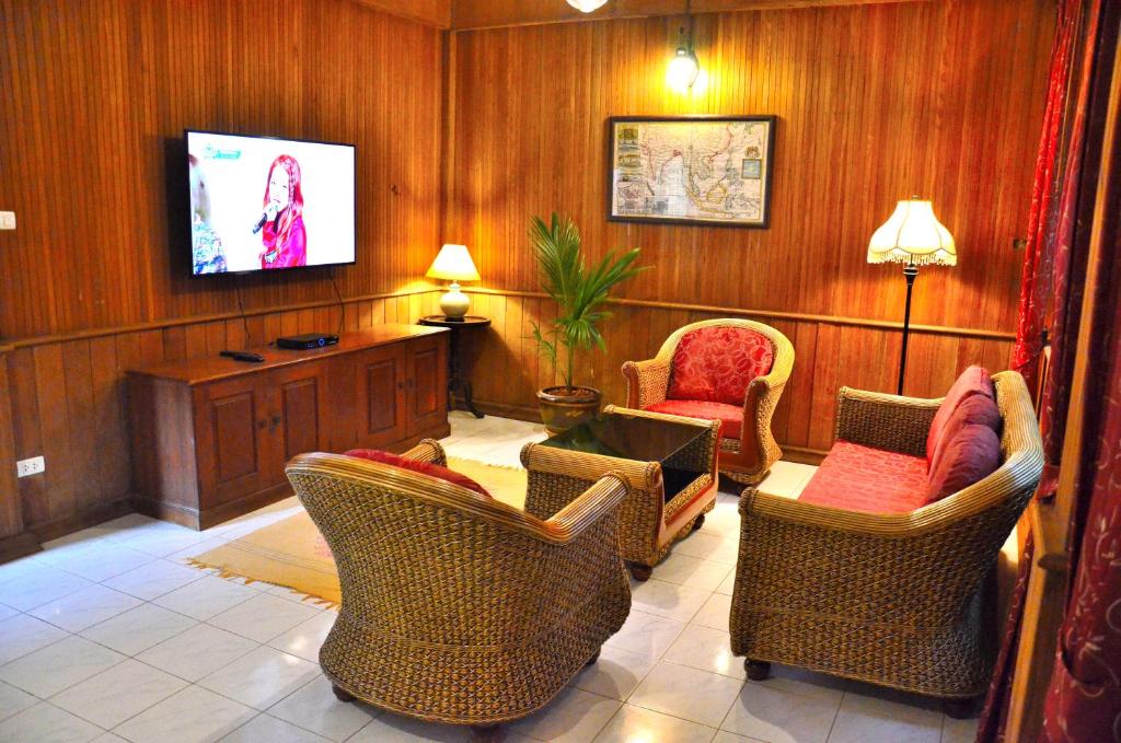Baan Khun Nang Colonial Residence photo 4