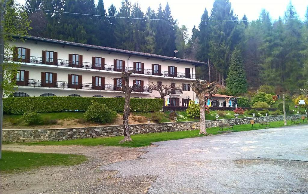 Hotel Madonna di Luciago photo 2