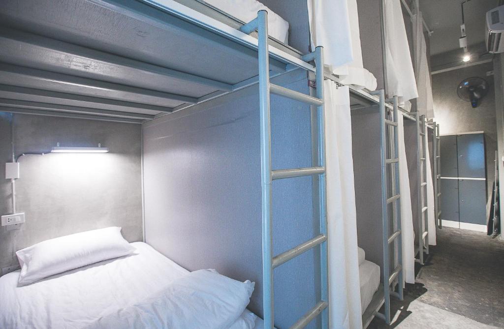Номер (Кровать в общем 8-местном номере для мужчин и женщин), Хостел 2W Bangkok