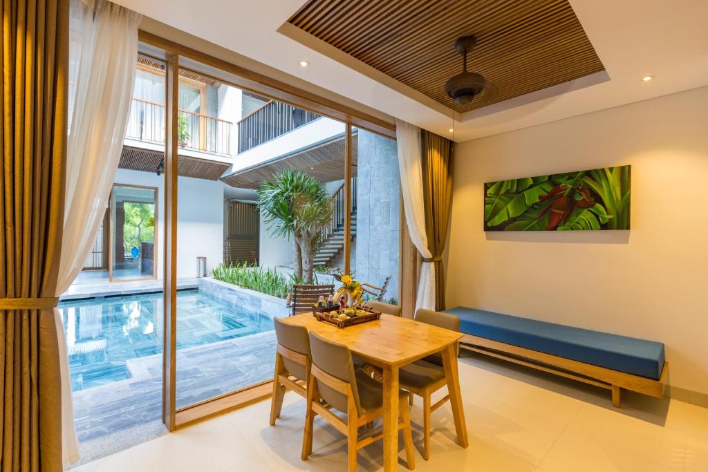 Двухместный (Двухместный номер с 1 кроватью и видом на бассейн), Tam House Villa Hotel