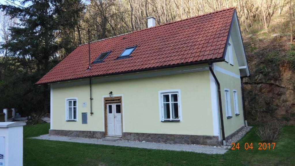 Chaloupka za potůčkem photo 3