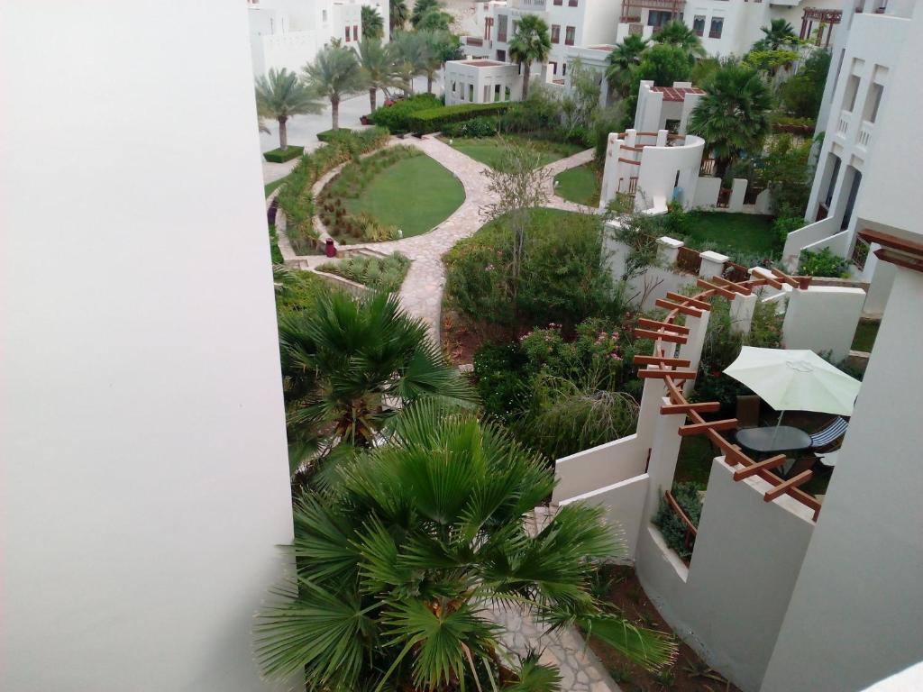Apartment in Jebel Sifah photo 3
