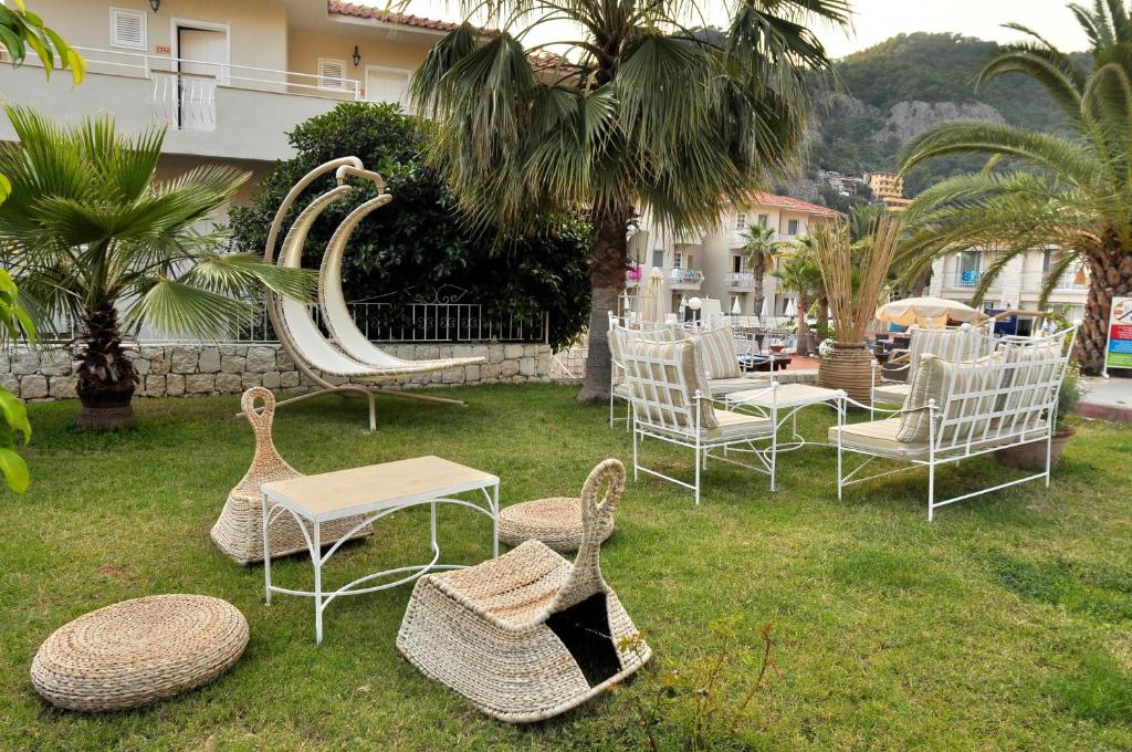 The Blue Lagoon Deluxe Hotel photo 2
