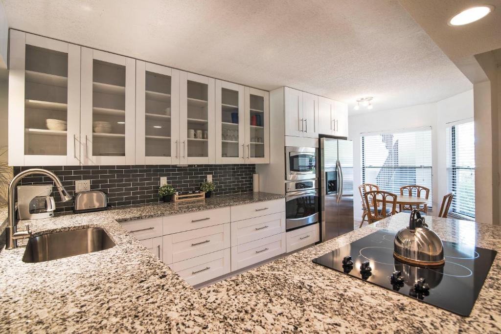 4601 W 46th Street court image