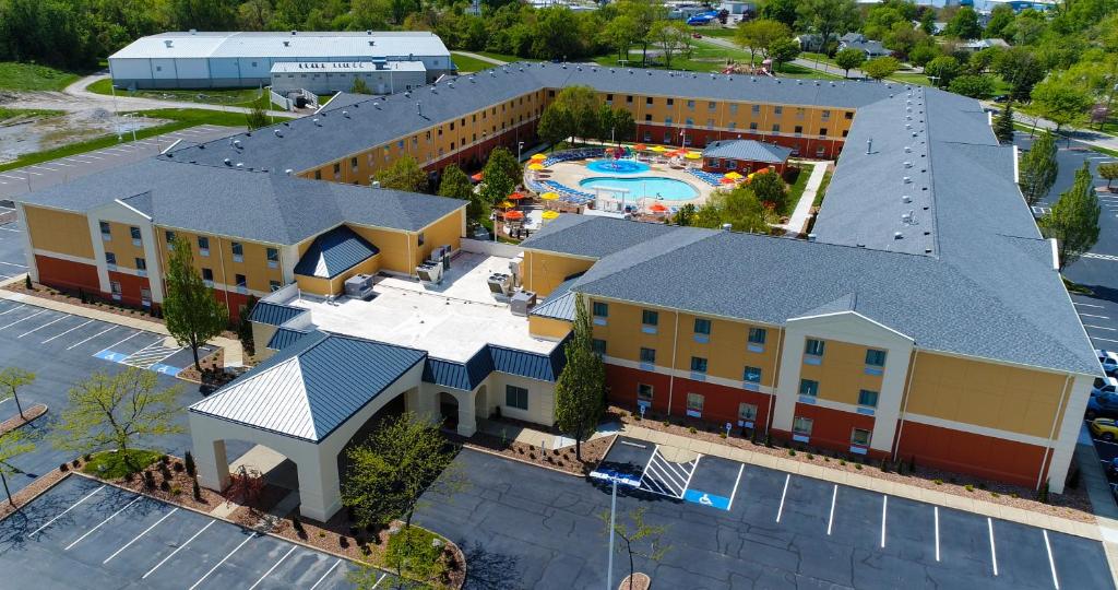 Cedar Point's Express Hotel photo 2