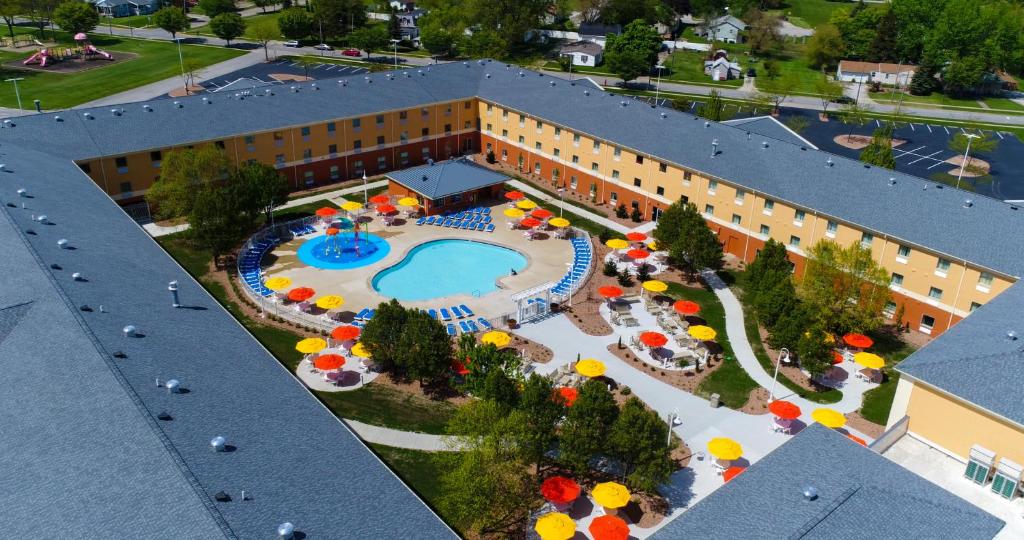 Cedar Point's Express Hotel photo 3