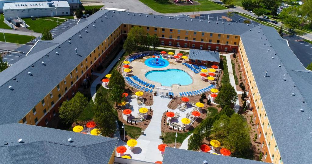 Cedar Point's Express Hotel photo 4