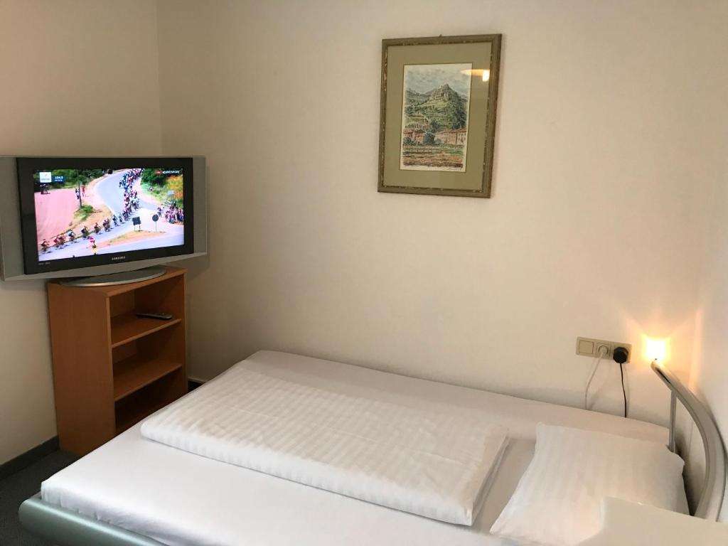 Двухместный (Двухместный номер с 1 кроватью и внешней ванной комнатой), Hotel Goldene Krone Innsbruck