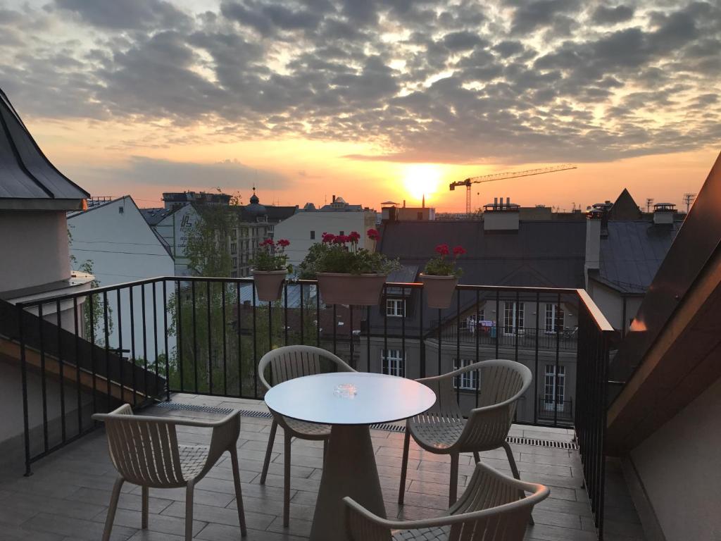 Апартаменты (Апартаменты в пентхаусе с 2 спальнями и террасой), Riga Lux Apartments - Skolas