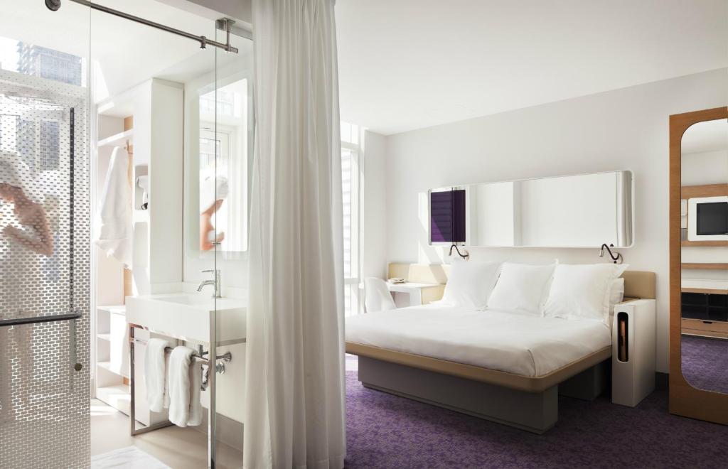 Двухместный (Полулюкс First Class с кроватью размера «king-size»), YOTEL New York Times Square