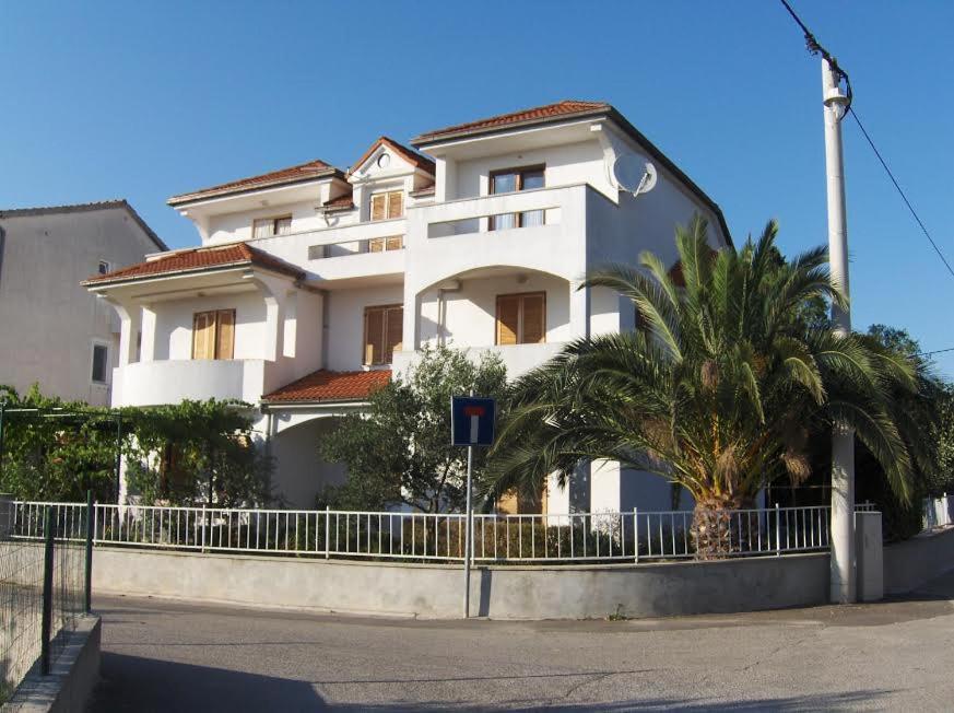 Seaside Apartment photo 2