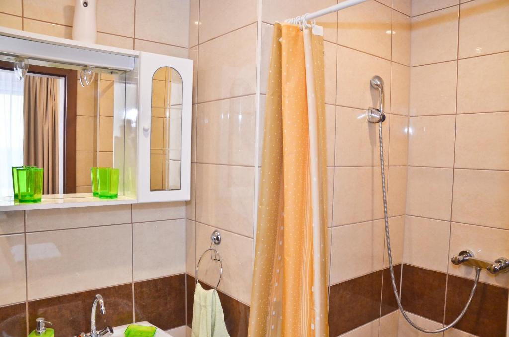 Студио (Номер-студио - Первый этаж), Média Panzió és Apartmanház