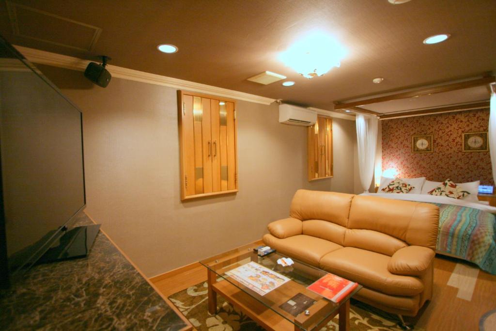 Aura Kanku (Adult Only) photo 2