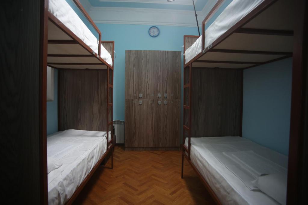 Номер (Верхнее спальное место на двухъярусной кровати в общем номере 4 для мужчин), Хостел Хостелло