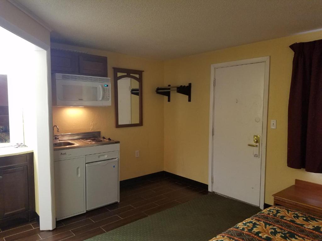 Budget Inn - Keokuk photo 2