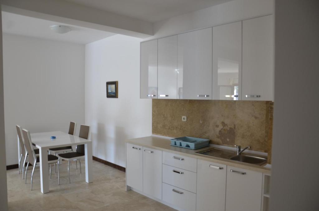 Апартаменты (Апартаменты с 2 спальнями), Apartmani Svetionik