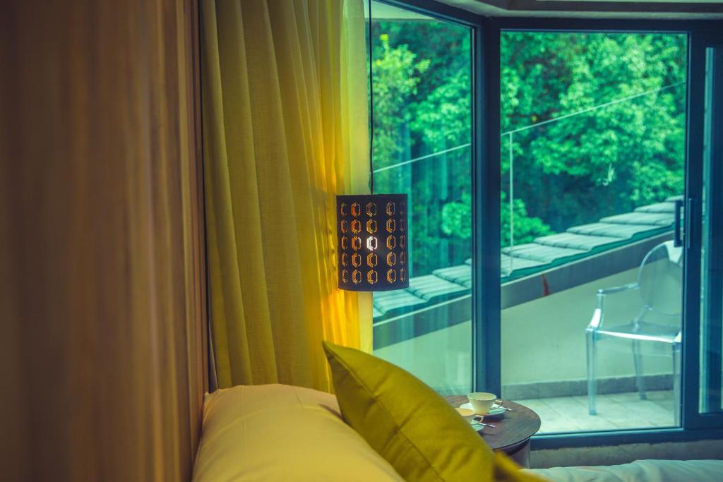 Двухместный (Номер с кроватью размера «king-size» и видом на горы), Hangzhou West lake Yi Shu Hotel