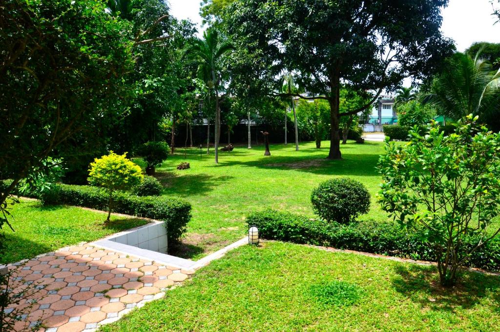 Baan Khun Nang Colonial Residence photo 2